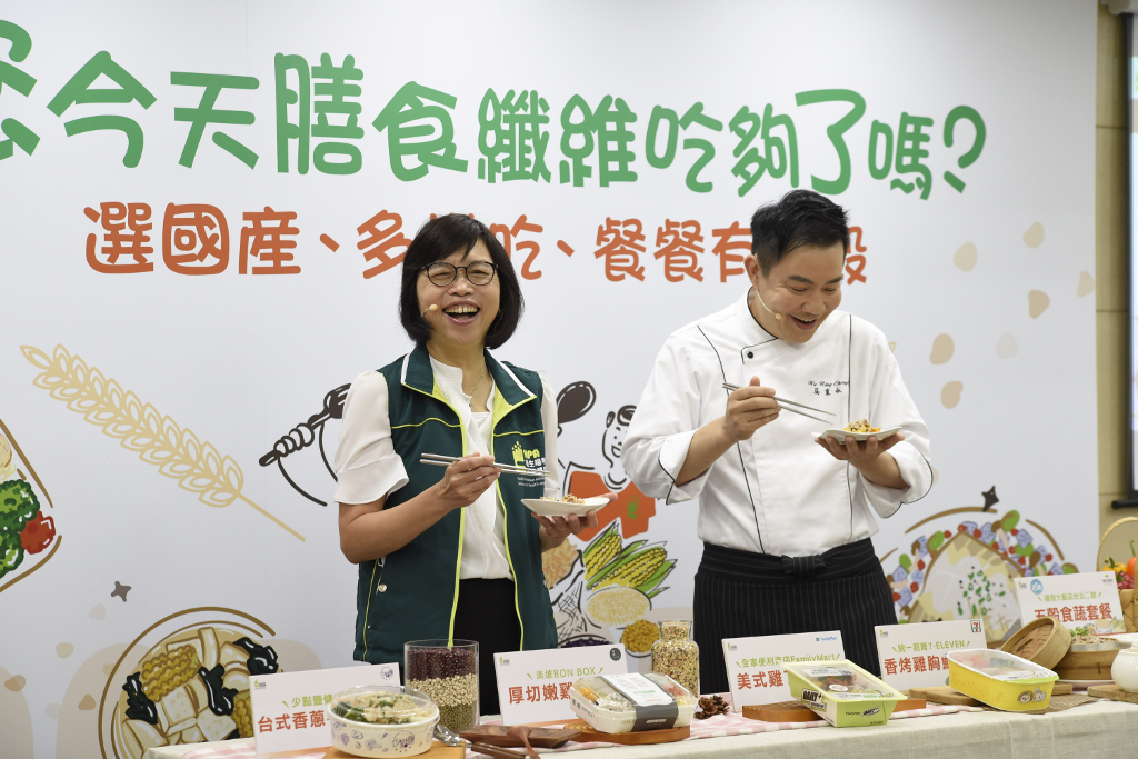 根據國民健康署的調查，台灣各年齡族群膳食纖維平均攝取量，皆未達建議量  圖／國民健康署提供